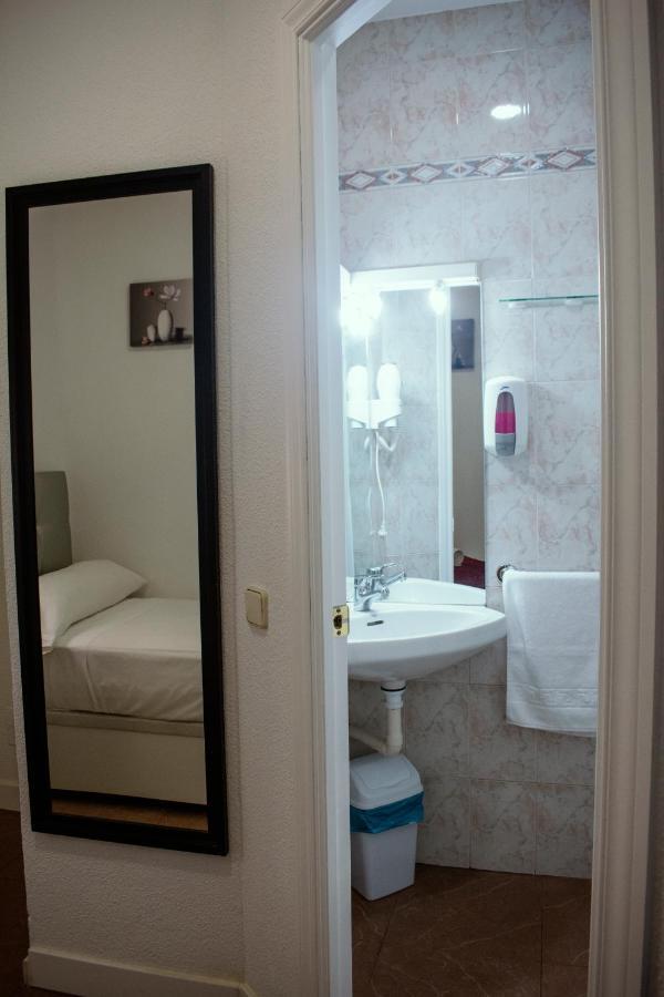 Hostal Artico 马德里 外观 照片
