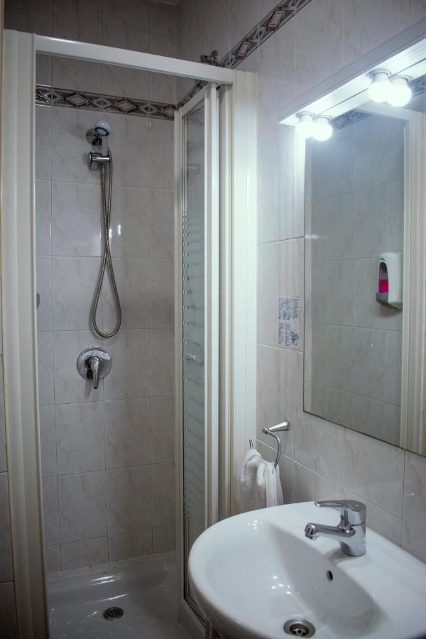 Hostal Artico 马德里 外观 照片